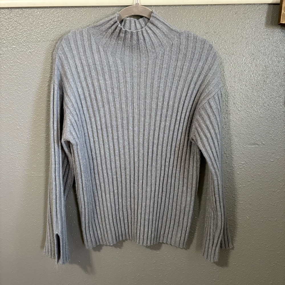 Generation K Ribbed Gray Sweater Size M